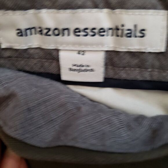 Amazon Essentials Men's Olive Green Classic Fit Shorts - Picture 3 of 3